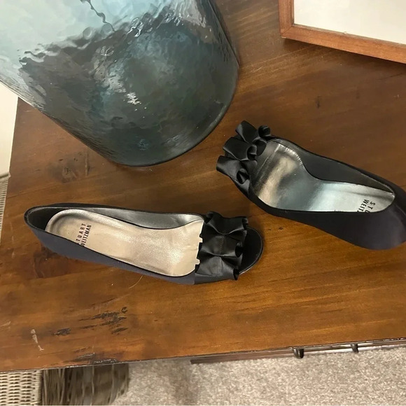 Stuart Weitzman satin Gigiritz  ruffle pump in 8.5 mint condition leather sole - Picture 12 of 12